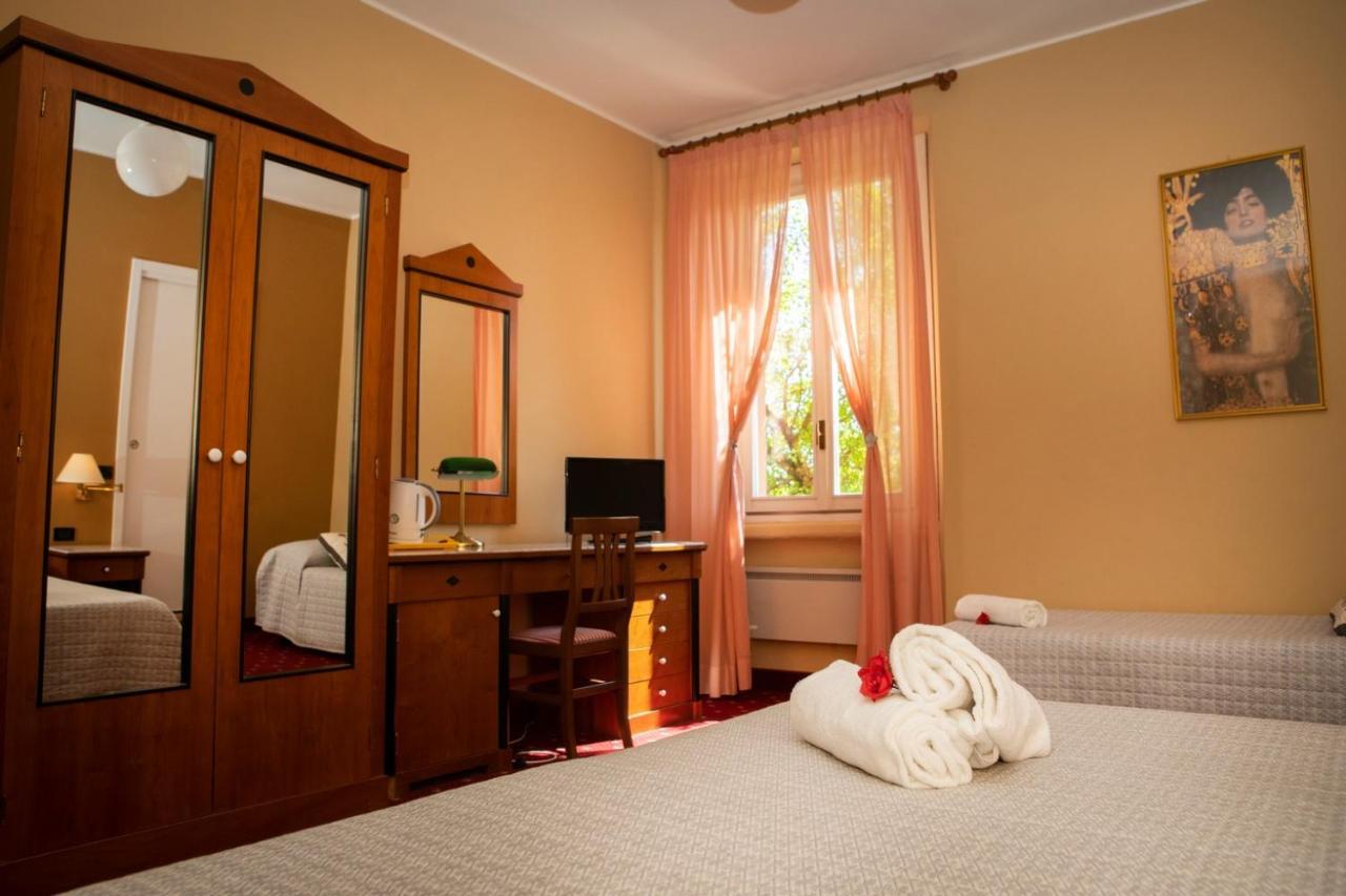 Hotel Milano Pool & Garden Salice Terme Exterior foto