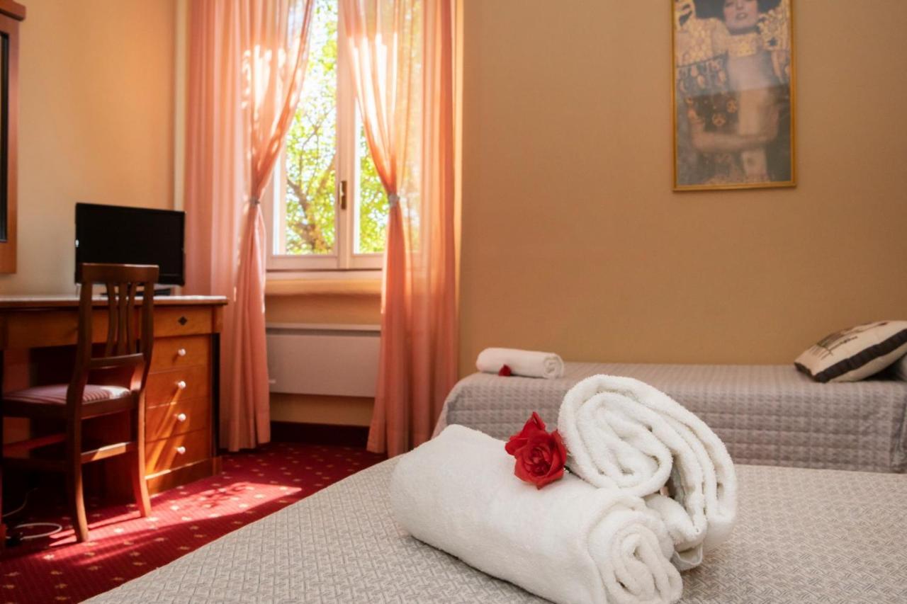 Hotel Milano Pool & Garden Salice Terme Exterior foto