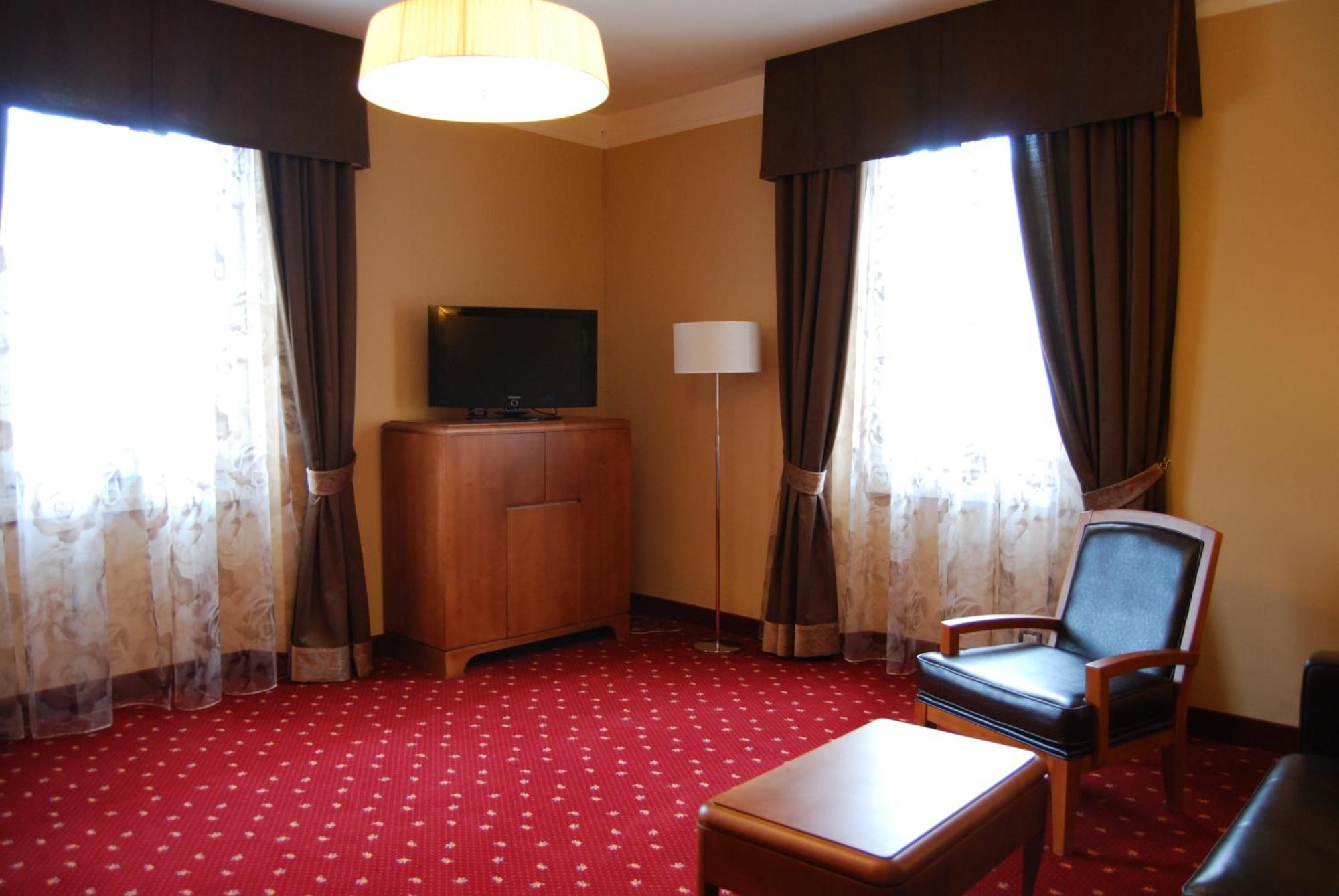 Hotel Milano Pool & Garden Salice Terme Exterior foto