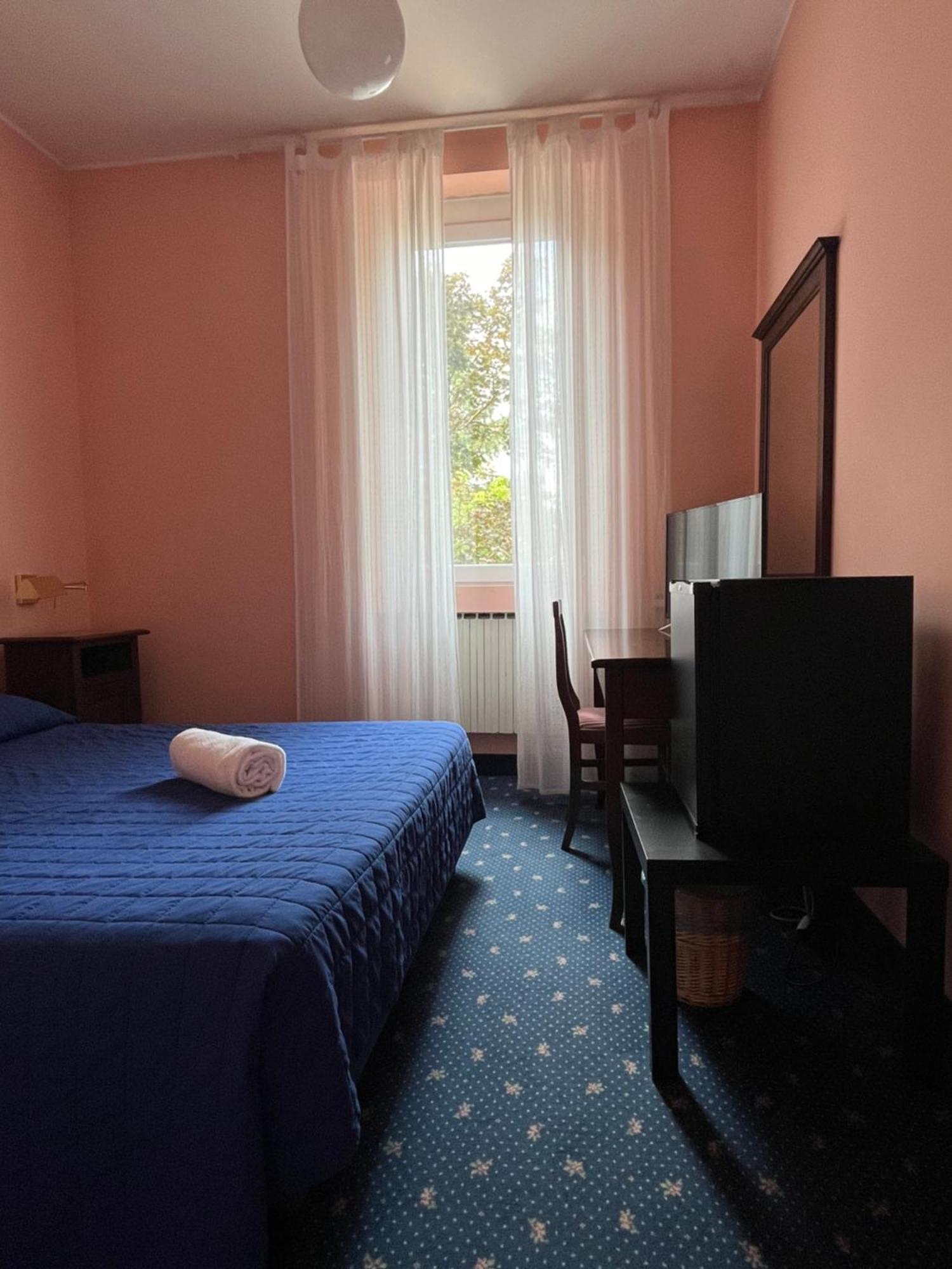 Hotel Milano Pool & Garden Salice Terme Exterior foto