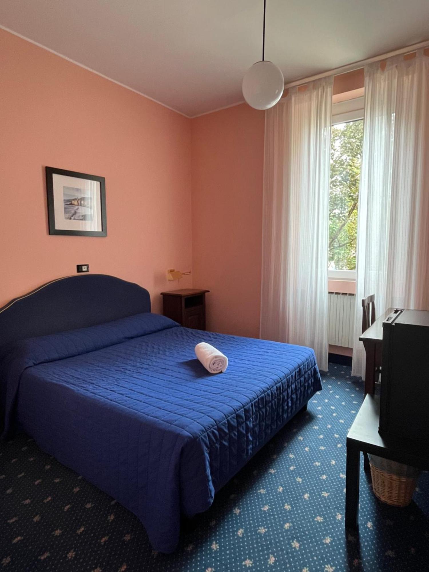 Hotel Milano Pool & Garden Salice Terme Exterior foto
